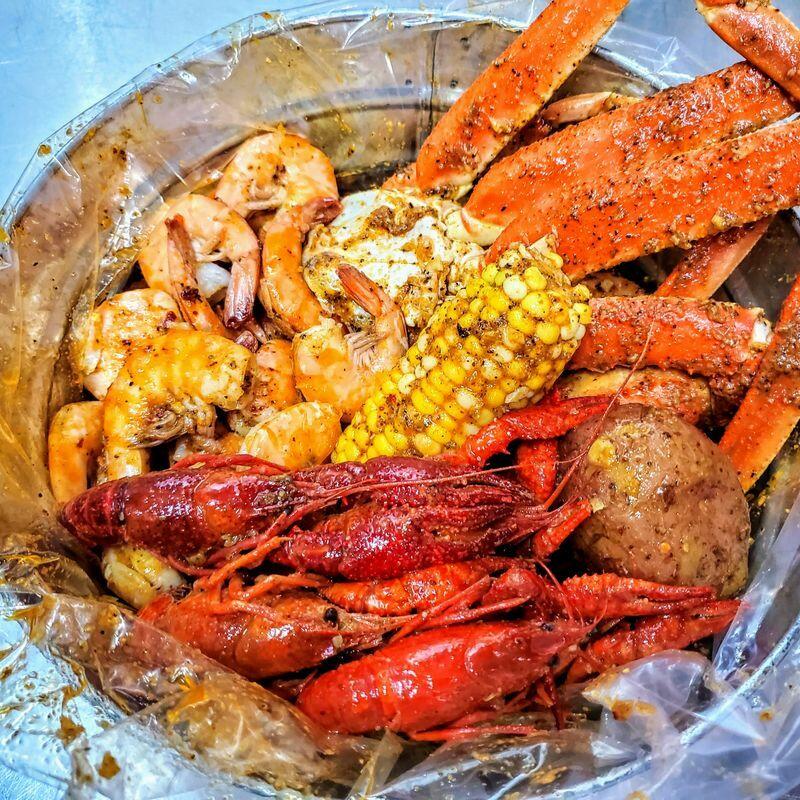 Snow Crab Legs & Shrimp& Crawfish